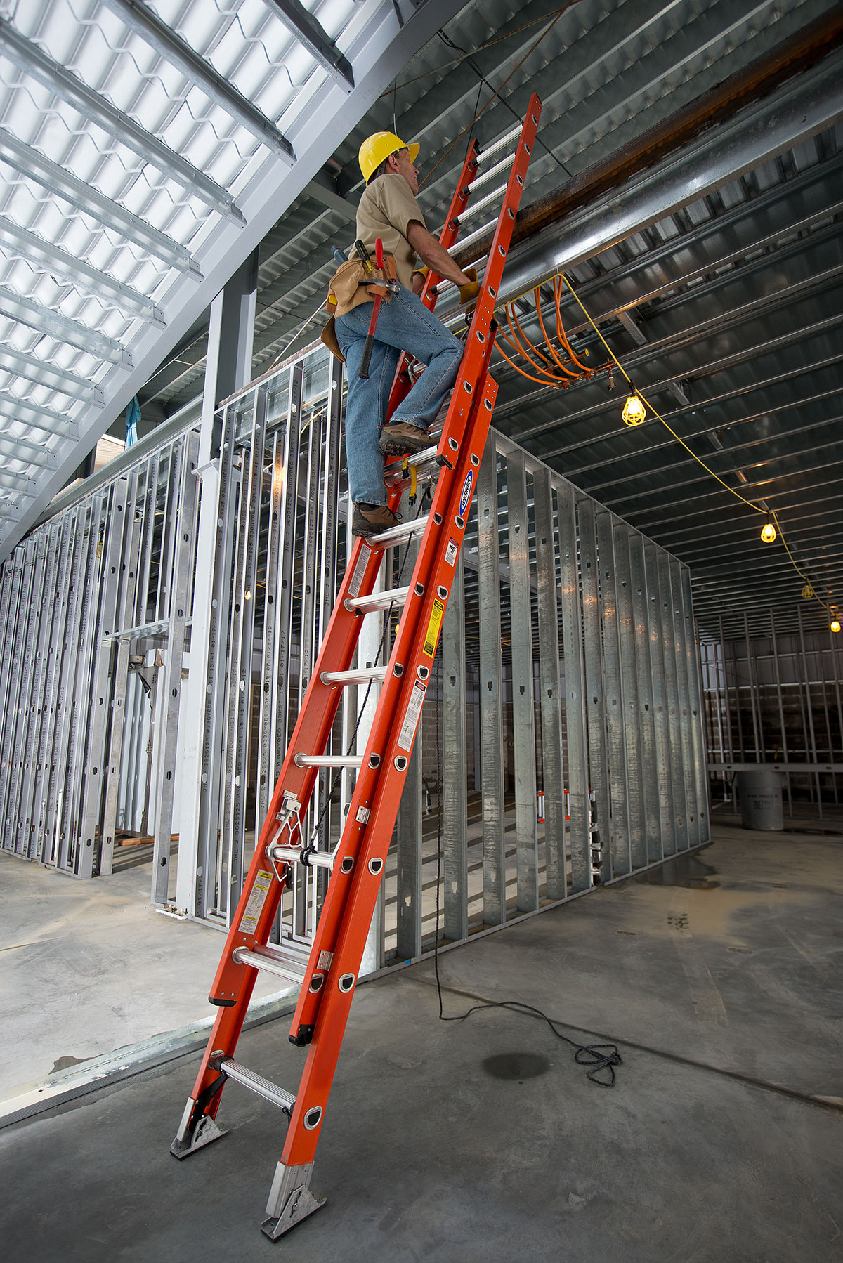 Werner 28ft Type IA Fiberglass D-Rung Extension Ladder - D6228-3