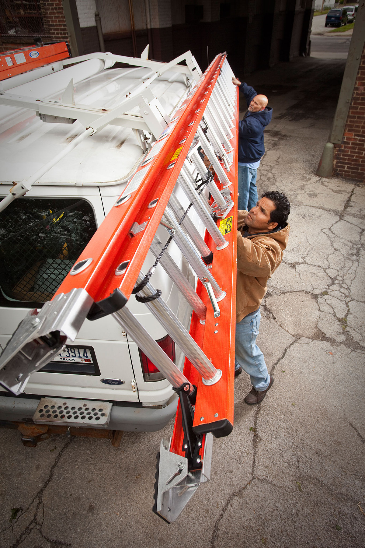 Werner 32ft Type IA Fiberglass D-Rung Extension Ladder - D6232-2 - Image 4