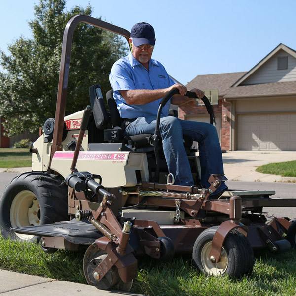 Grasshopper 226V-G4 Zero-turn Lawn Mower 61in. For Rent
