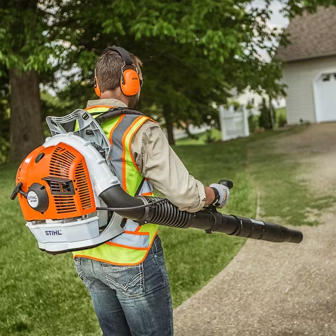 Stihl BR 600 Professional Lawn Blower - Image 4